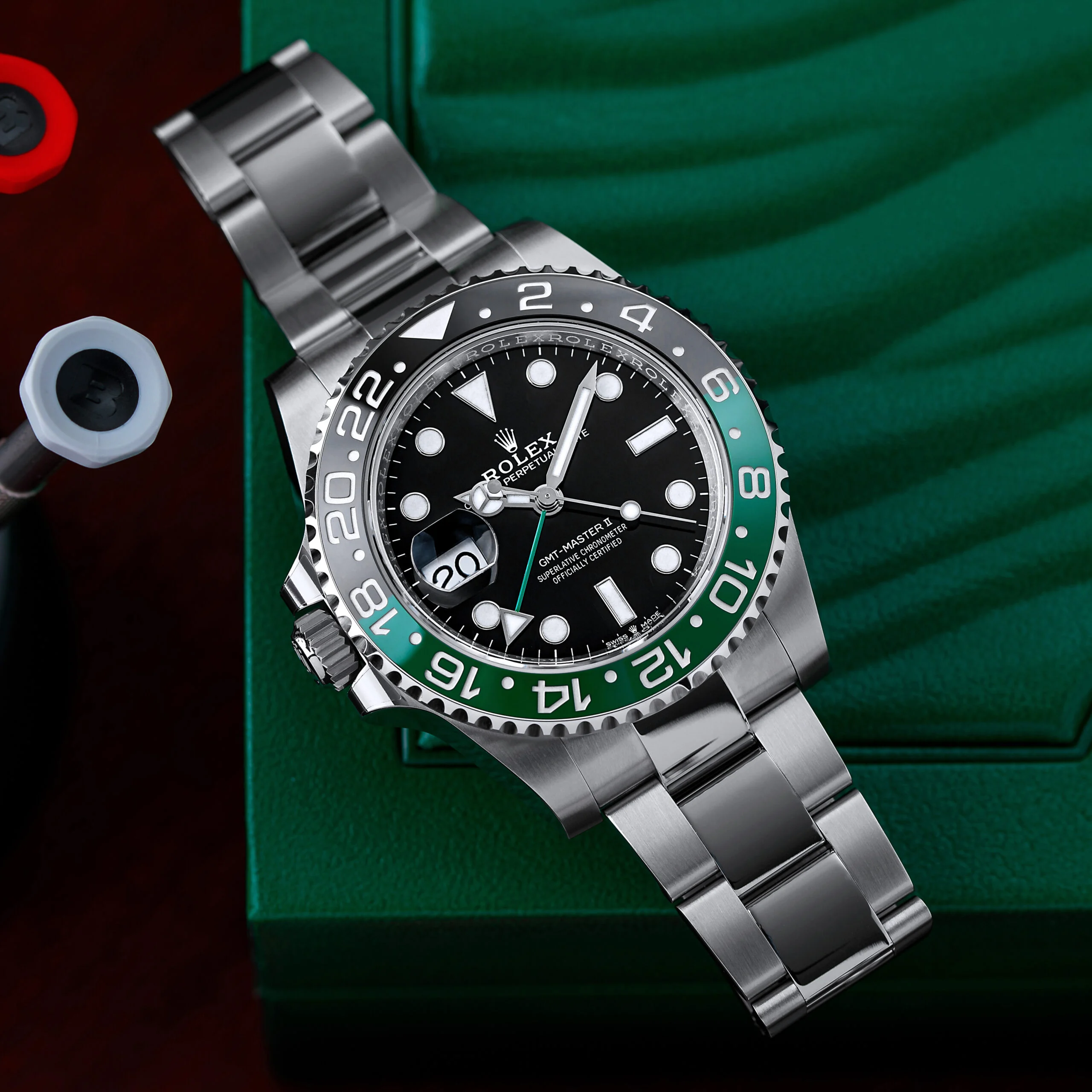 HERO-Rolex-Left-Handed-GMT-Master-II-Destro-126720VTNR-scaled